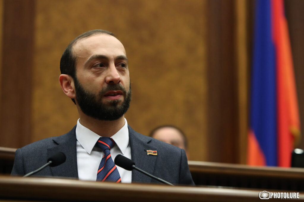 “Ermenistan, hiçbir zaman üçüncü tarafa karşı Anayasa'sını değiştirme yükümlülüğü üstlenmemiştir”